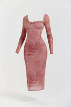 Piper Pink Dress – Retro-Inspired Fitted Silhouette with Long Sleeves