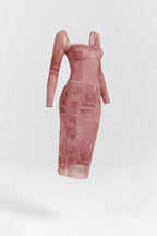 Piper Pink Dress – Retro-Inspired Fitted Silhouette with Long Sleeves