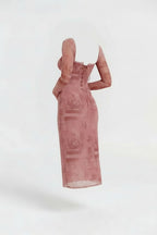 Piper Pink Dress – Retro-Inspired Fitted Silhouette with Long Sleeves